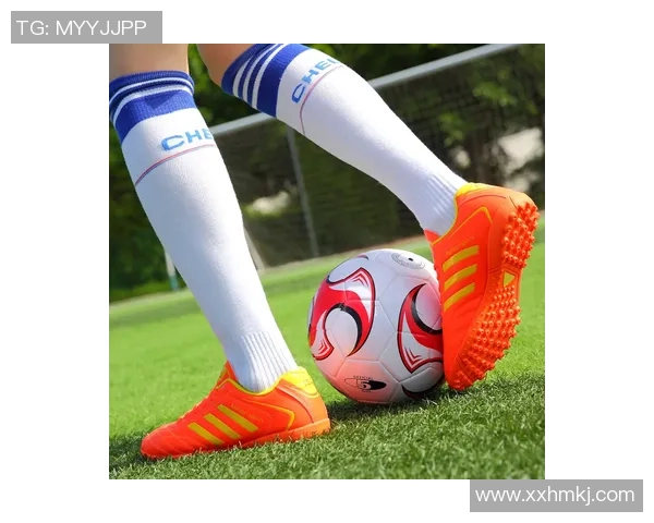 球星纷纷上脚的粉色足球鞋引领时尚潮流展现独特魅力