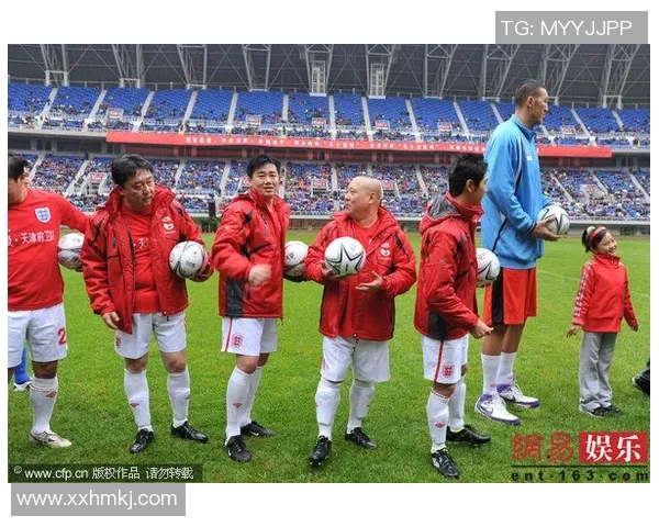 足球明星佩戴的独特帽子是什么样的时尚单品解密